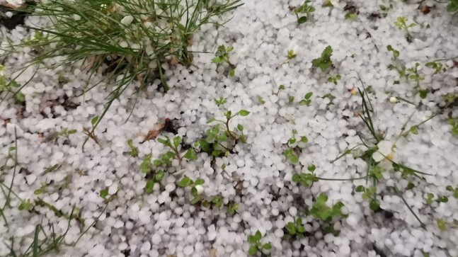 Önce deprem sonra dolu vurdu
