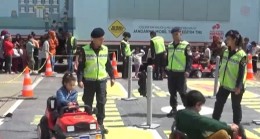 Depremzede Öğrencilere Mobil Trafik Eğitim Tırı Bünyesinde Eğitim Veriyor