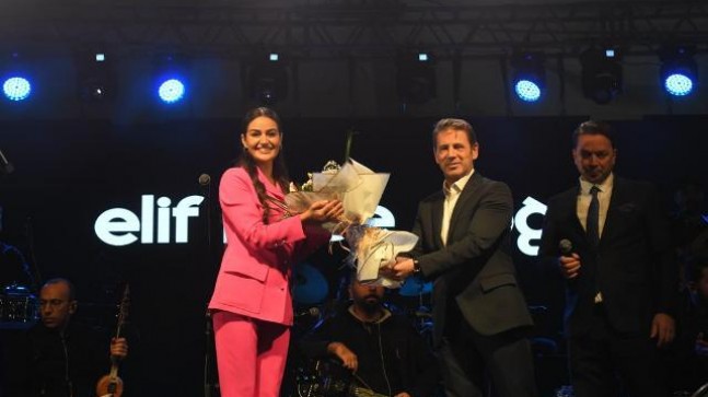 EXPO 2023 Gençlik Festivali, Işın Karaca ve Elif Buse Doğan konserleriyle başladı