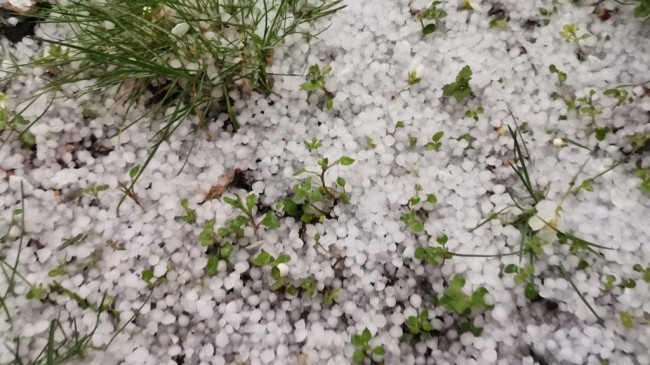 Önce deprem sonra dolu vurdu