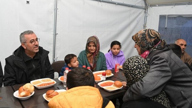 Başkan Güngör, İftar Sofralarında Vatandaşlarla Buluşmayı Sürdürüyor