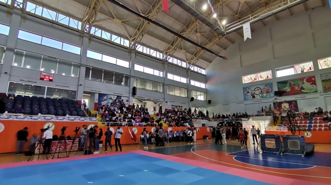 Kahramanmaraş’ta yaz spor okulu açıldı