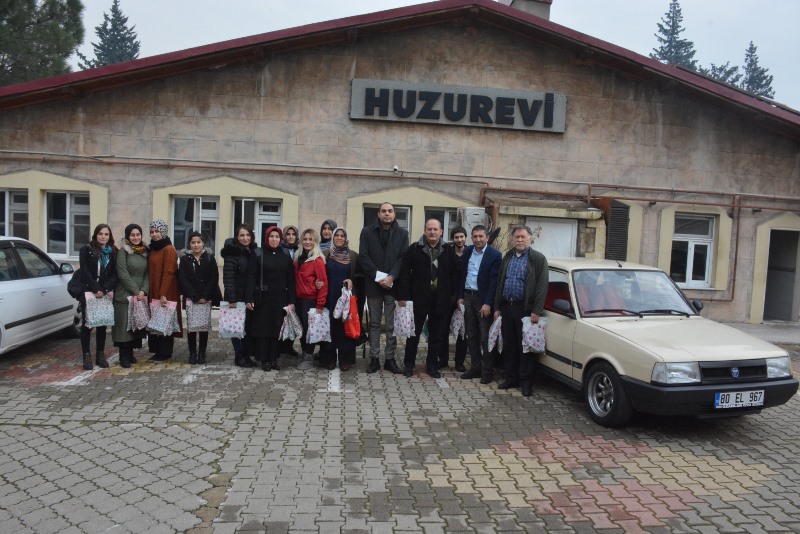 KÜTÜPHANECİLER HUZUREVİNDE!