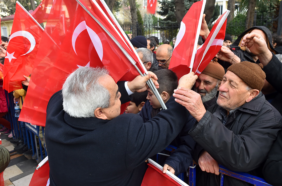 12 ŞUBAT’IN ANISINA 12 BİR TÜRK BAYRAĞI