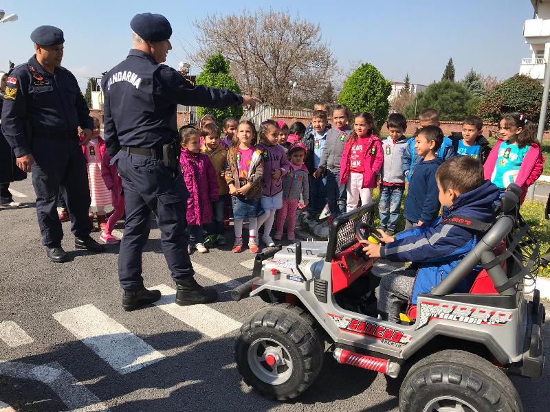 MİNİK ÖĞRENCİLER TRAFİK EĞİTİM PARKINDA