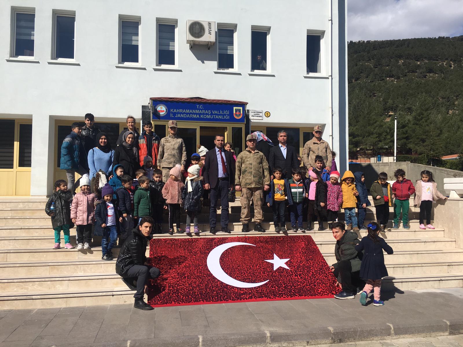 VATAN VE BAYRAK SEVGİSİ AŞILANDI