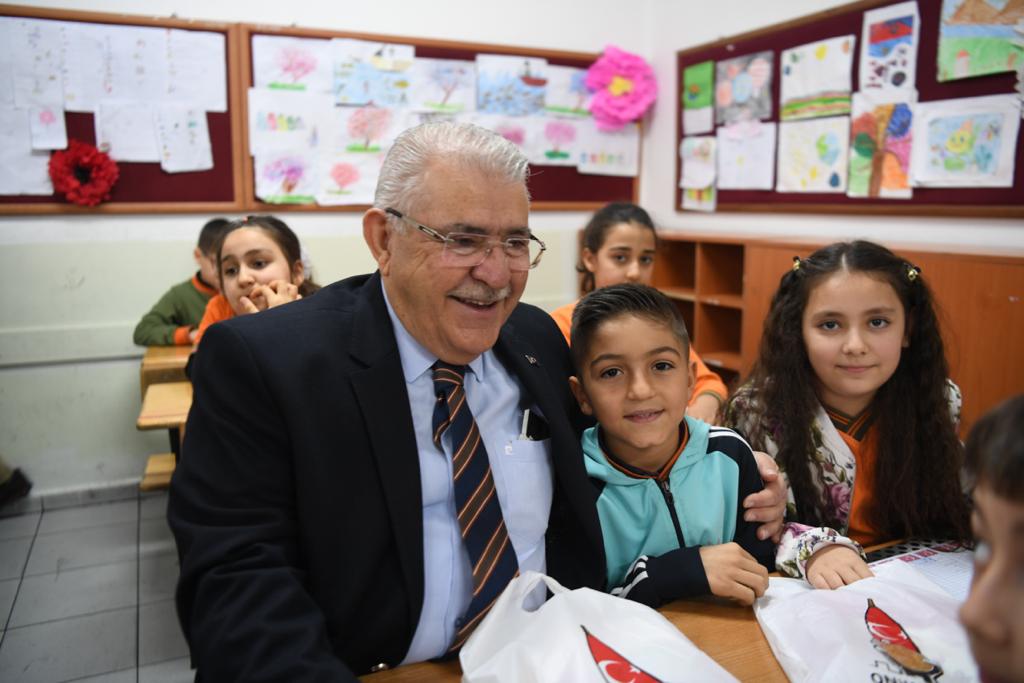 Başkan Mahçiçek, Karne Dağıtım Törenine Katıldı