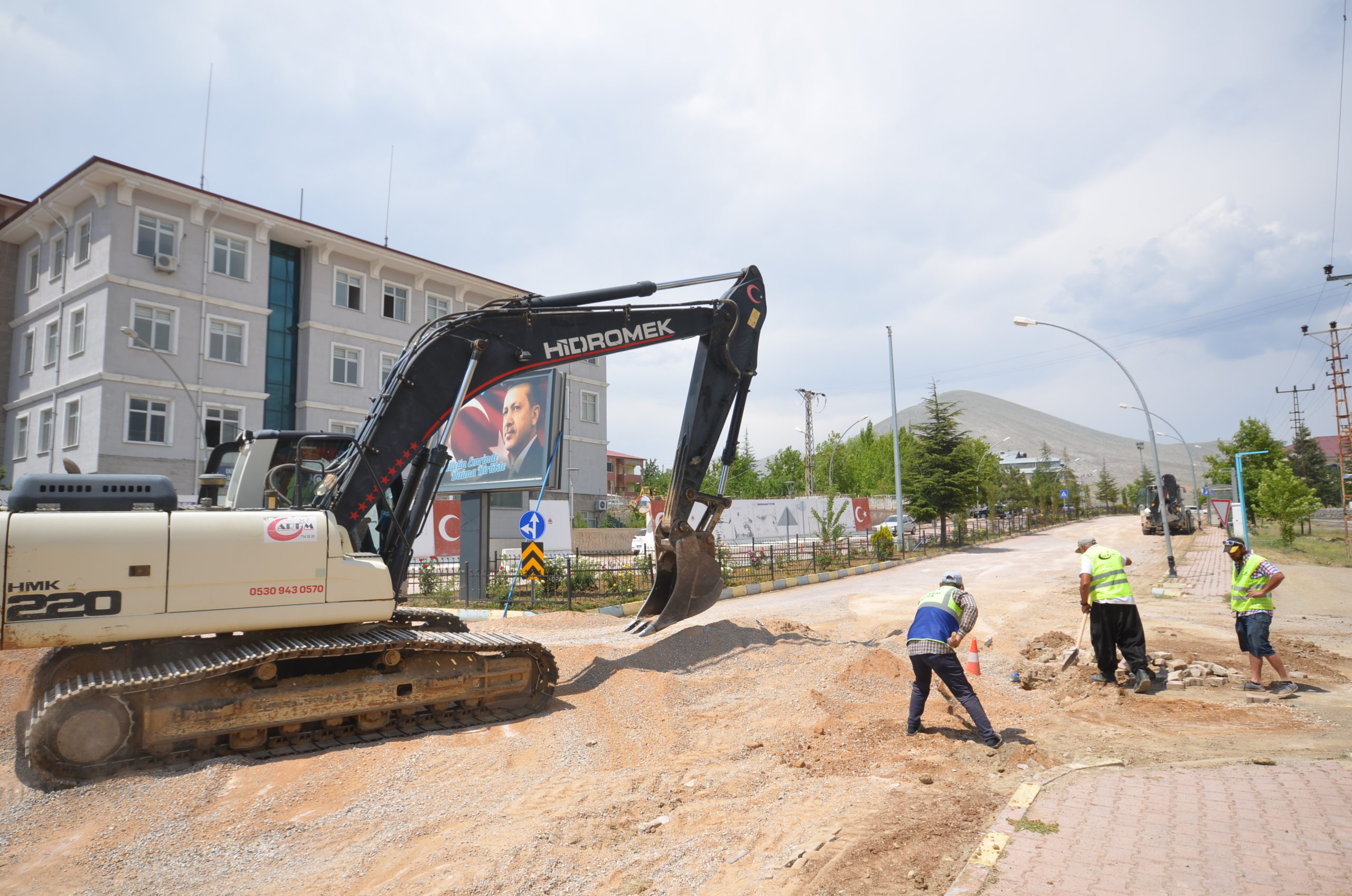 EKİNÖZÜ’NDE İÇME SUYU ÇALIŞMALARINA BAŞLANDI