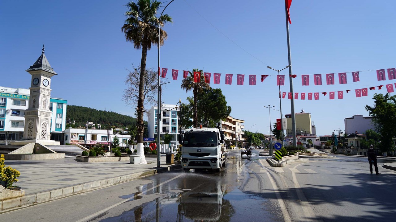 Türkoğlu Caddelerinde Temizlik