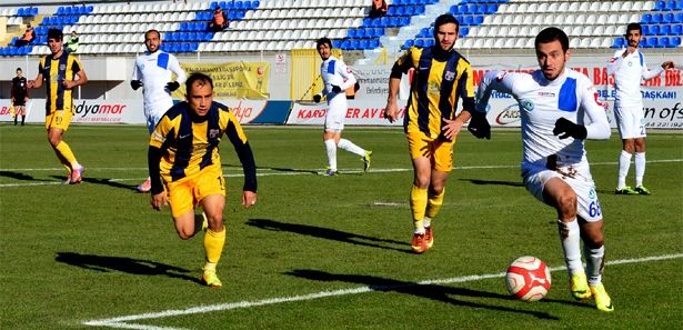 FUTBOL DÜNYASINI SARSAN ÖLÜM! GENÇ FUTBOLCU HAYATINI KAYBETTİ