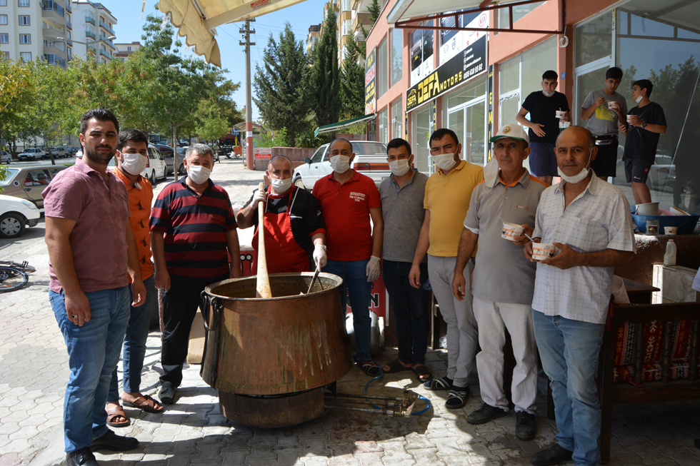 HÜRRİYET MAHALLESİ ESNAFLARINDAN AŞURE İKRAMI