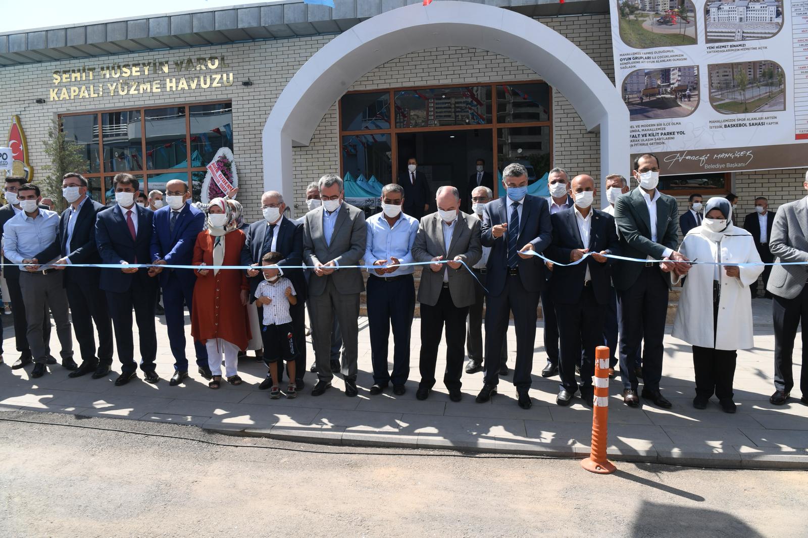 ŞEHİT HÜSEYİN VAROL KAPALI YÜZME HAVUZU AÇILDI