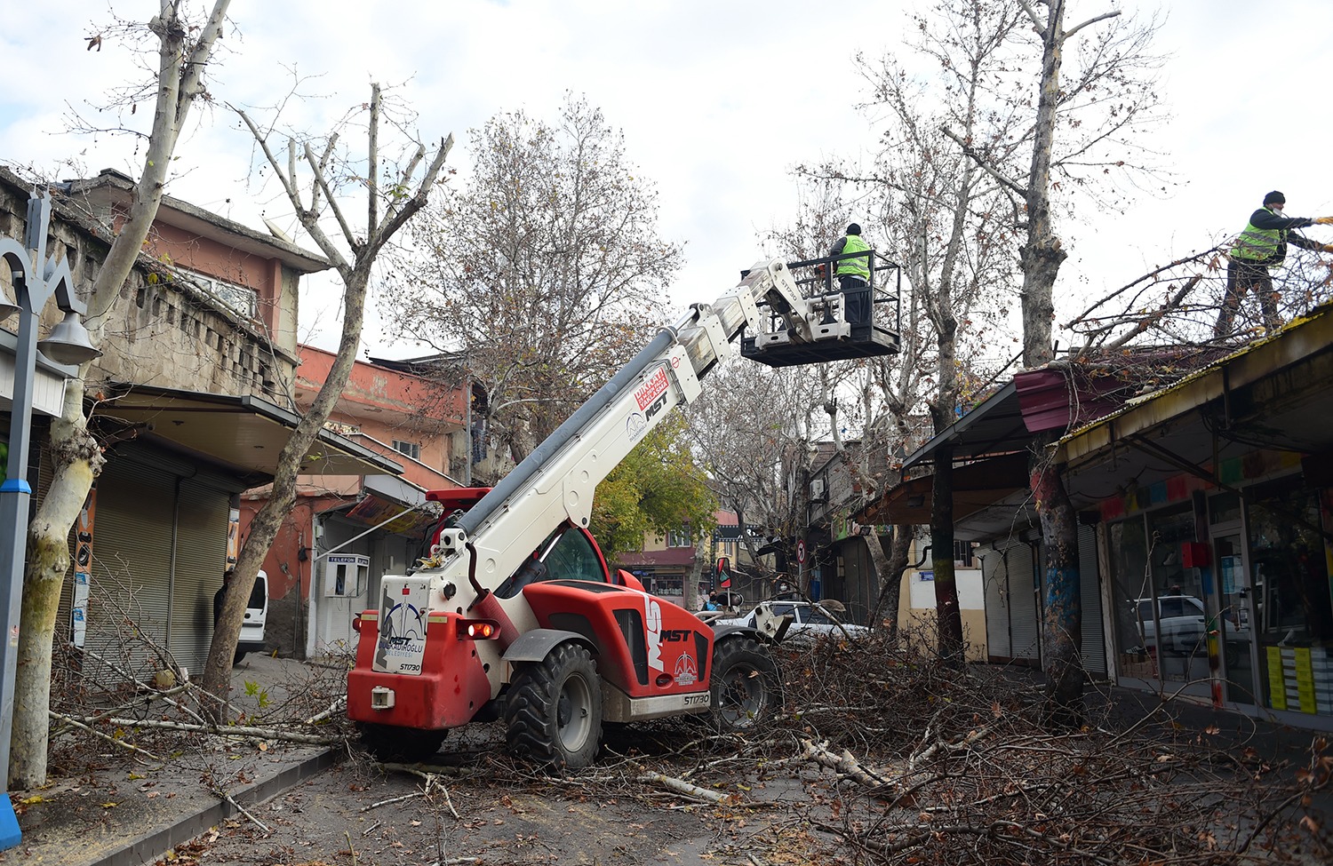 DULKADİROĞLU’NDAN SAKARYA ÇARŞISI’NA BAKIM