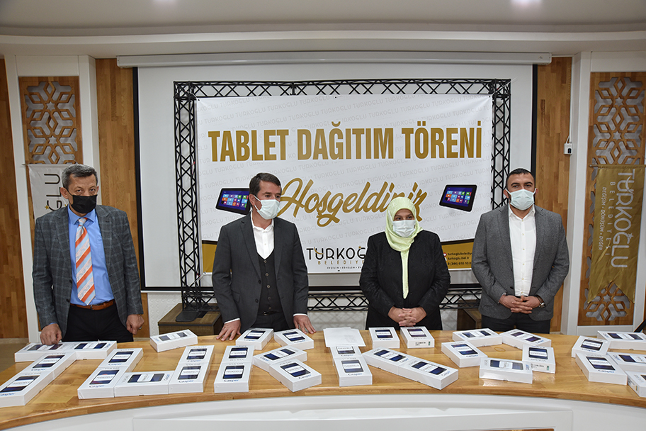 TÜRKOĞLU BELEDİYESİNDEN, ÖĞRENCİLERE 200 ADET TABLET