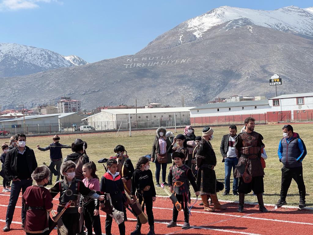 ÇANAKKALE ŞEHİTLERİ ANISINA YA HAK DEDİLER