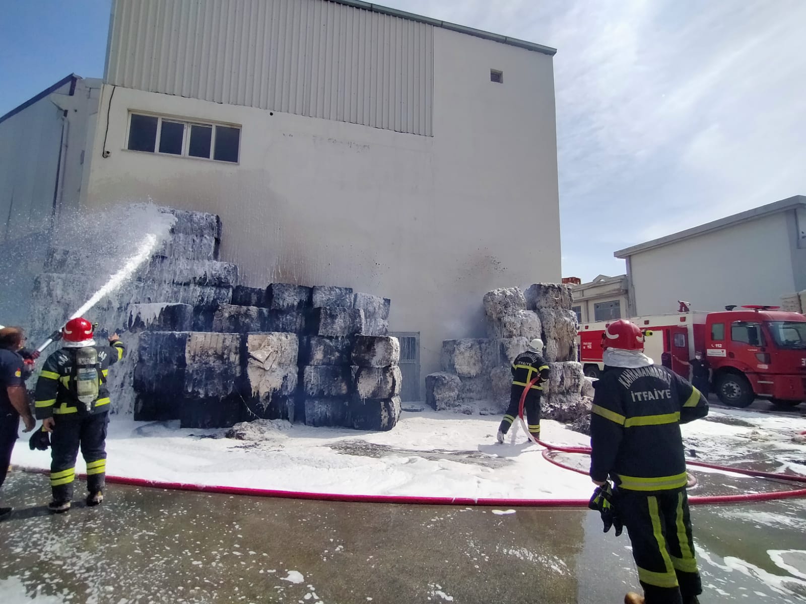 KAHRAMANMARAŞ’TA FABRİKA YANGINI KORKUTTU