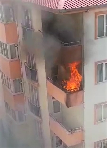 Kahramanmaraş’ta balkon yangını paniğe neden oldu