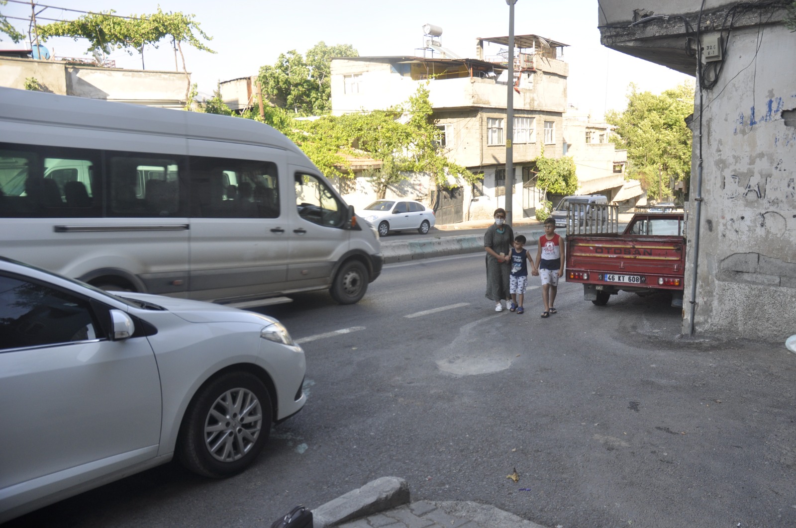 Ölümle Burun Burunayız, Çocuklarımın Hayatından Endişe Duyuyorum