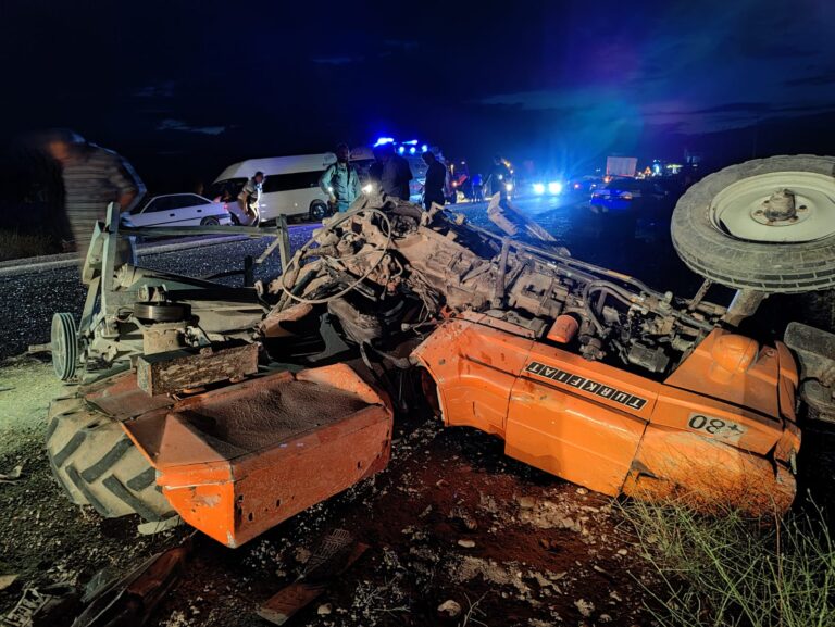 Kahramanmaraş’ta otomobil traktöre arkadan çarptı: 5 yaralı