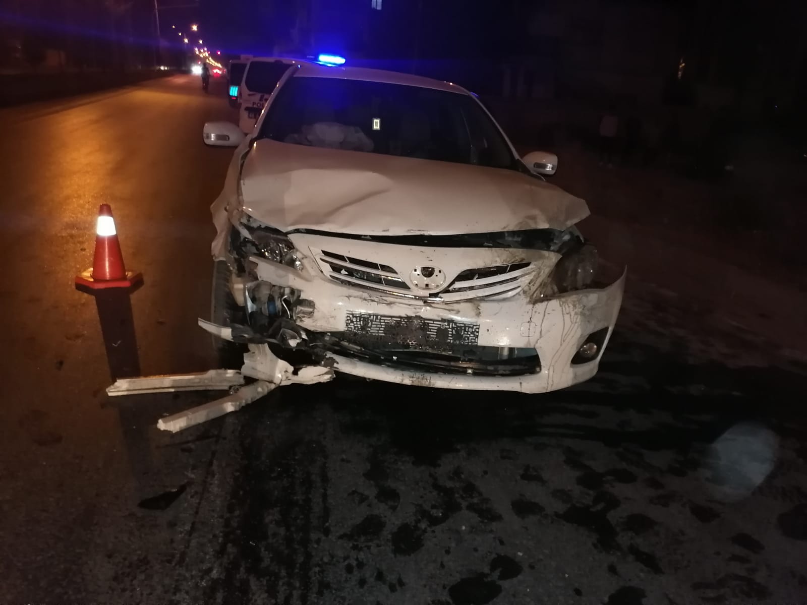 Elbistan’da iki otomobil çarpıştı: 2’si ağır 4 yaralı