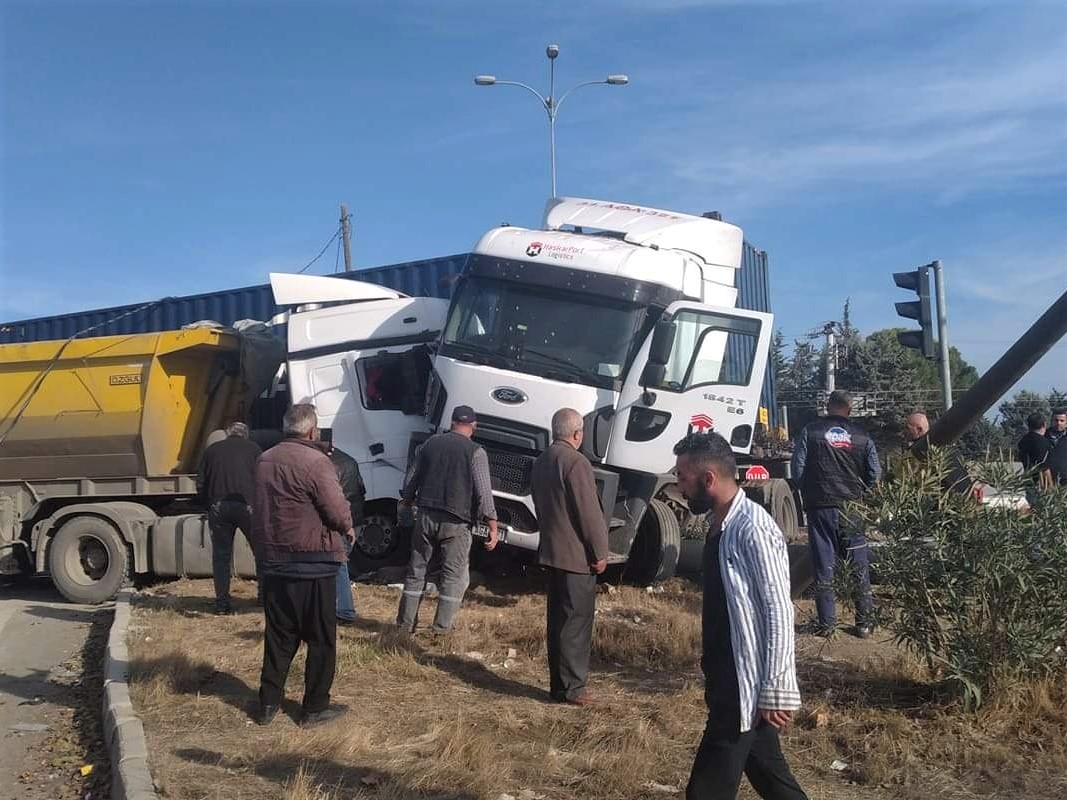 TIRLAR KAFA KAFAYA ÇARPIŞTI