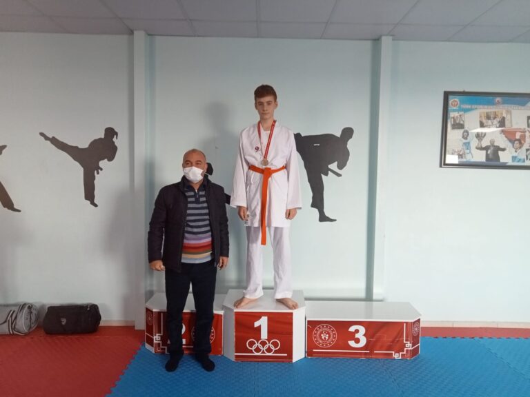 Ömer Faruk Arıkan Okulun’dan Bir Başarı Da Karate Branşından