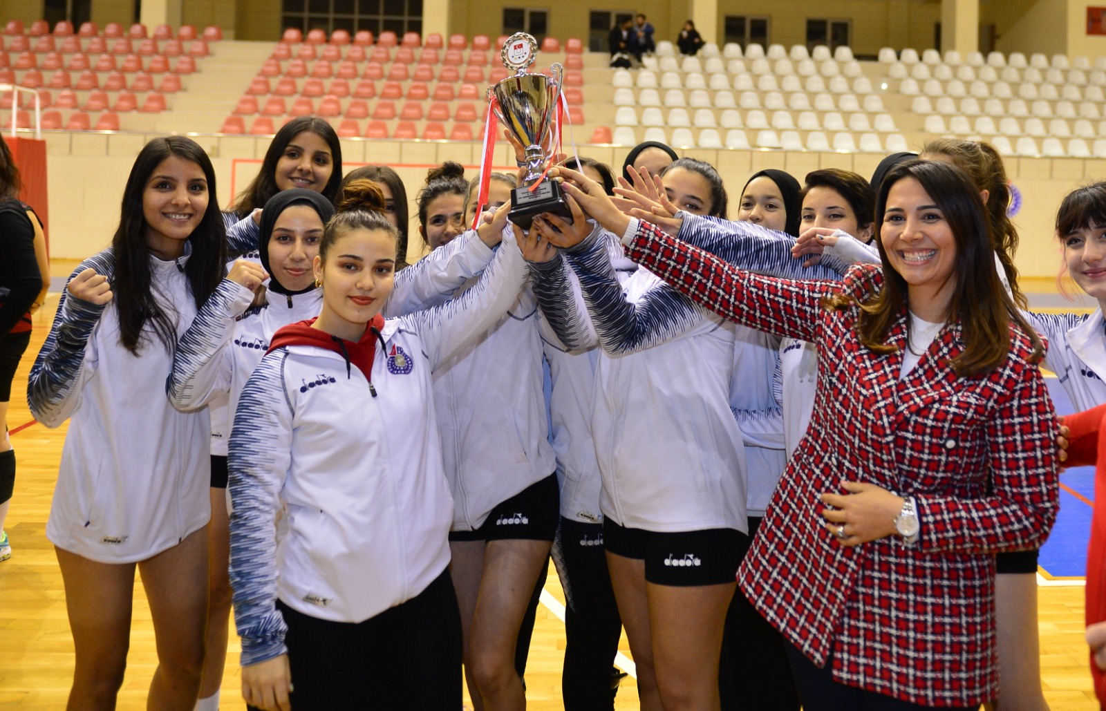Üniversiteler Arası Voleybol Turnuvası’nda KSÜ madalyaları topladı