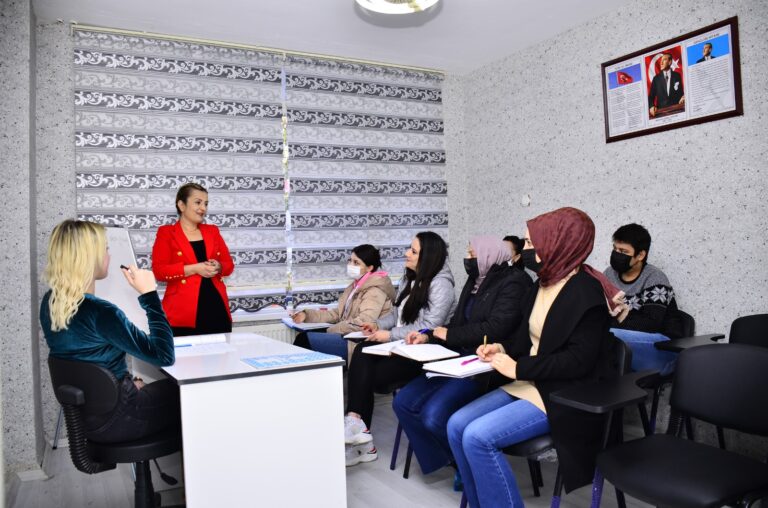 Kahramanmaraş’ın İlk Meslek Edindirme Kursu Açıldı