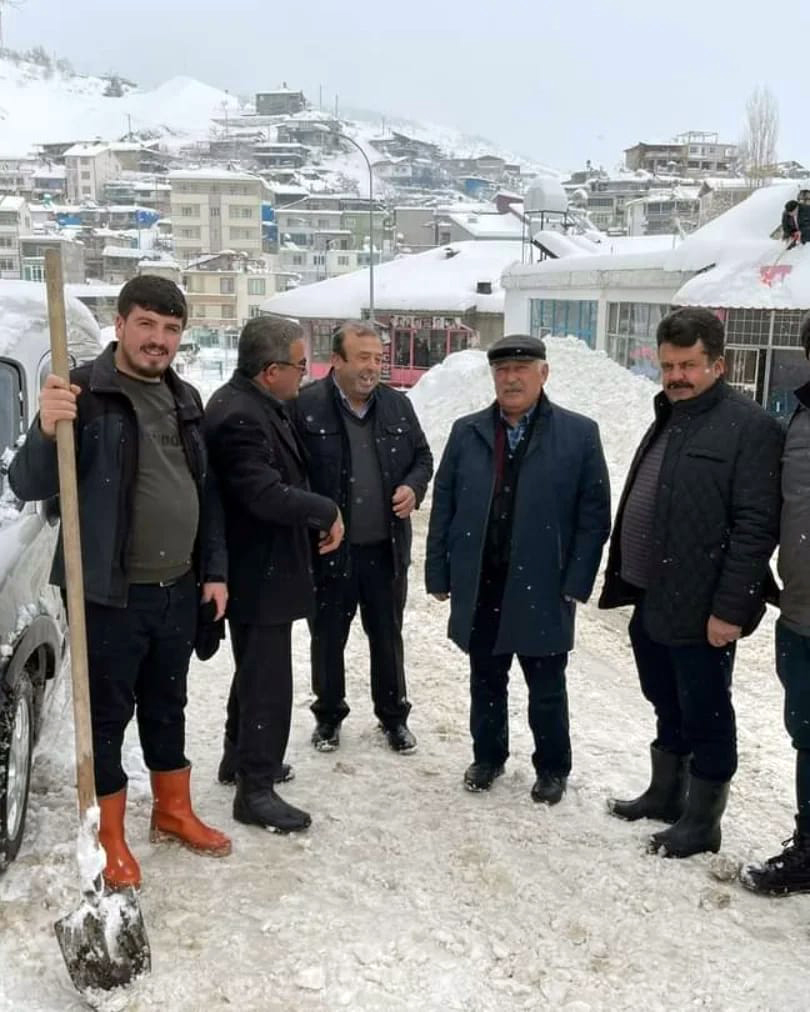 Çağlayancerit Belediyesi Karla Mücadelede Sahadan Hiç Ayrılmıyor!
