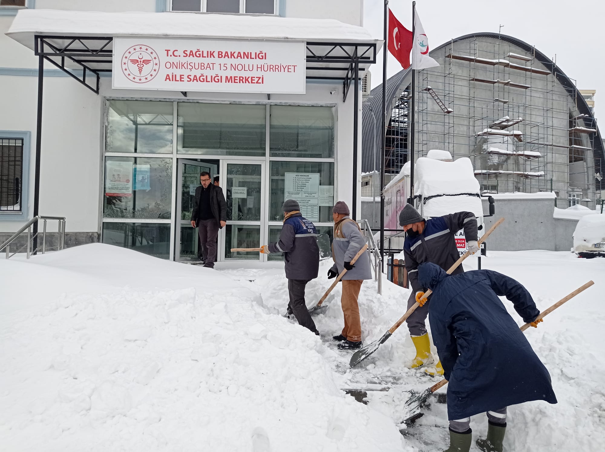 Onikişubat Belediyesi Karla Mücadele Ediyor