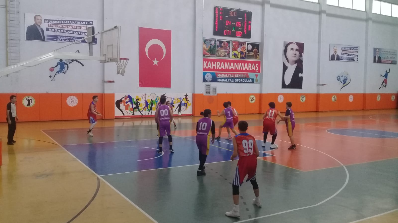 B-GENÇ BASKETBOL MAÇLARI ÇEKİŞMELİ GEÇİYOR