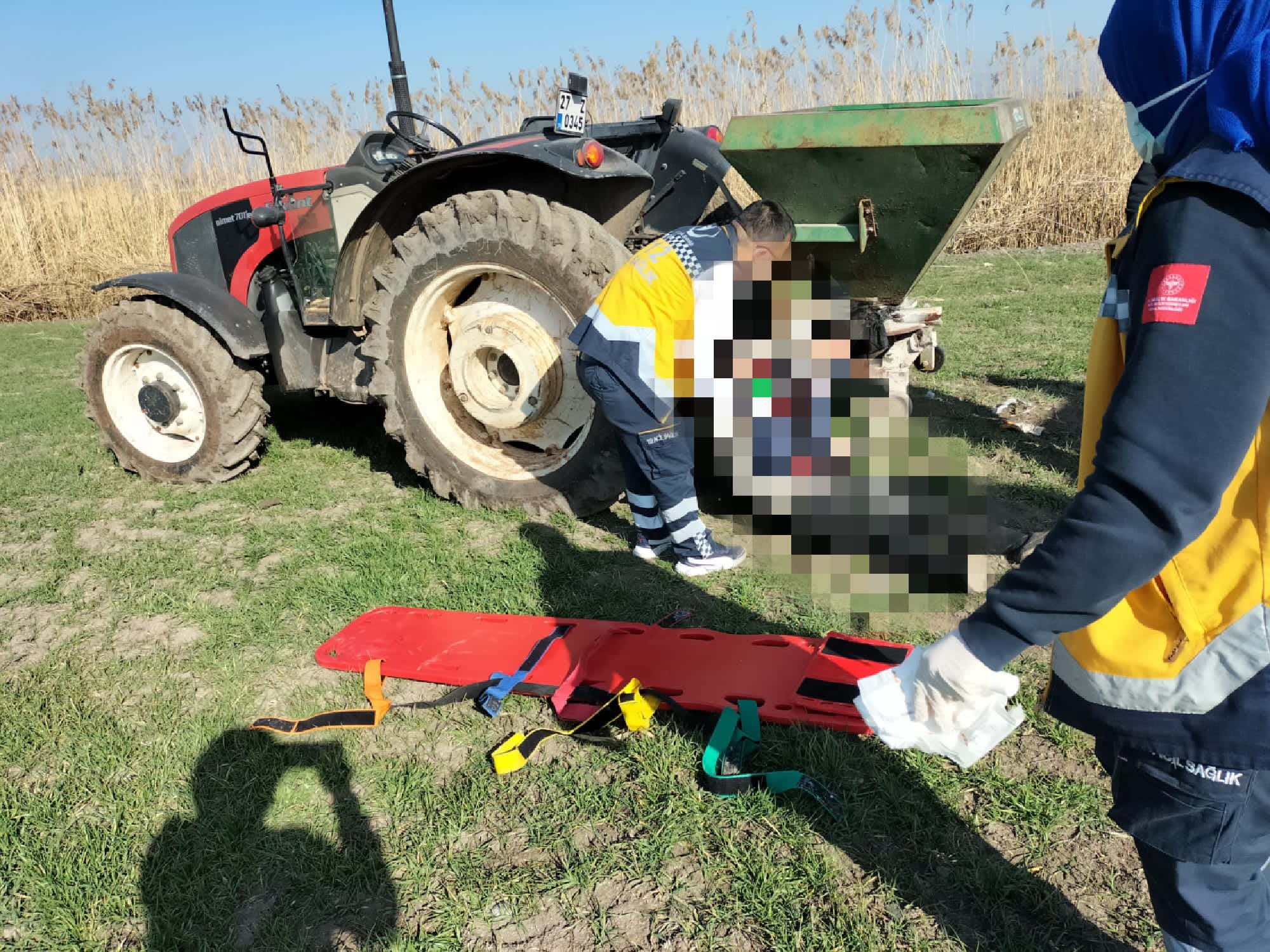 Pazarcık’ta gübre makinesine sıkışan çiftçi öldü