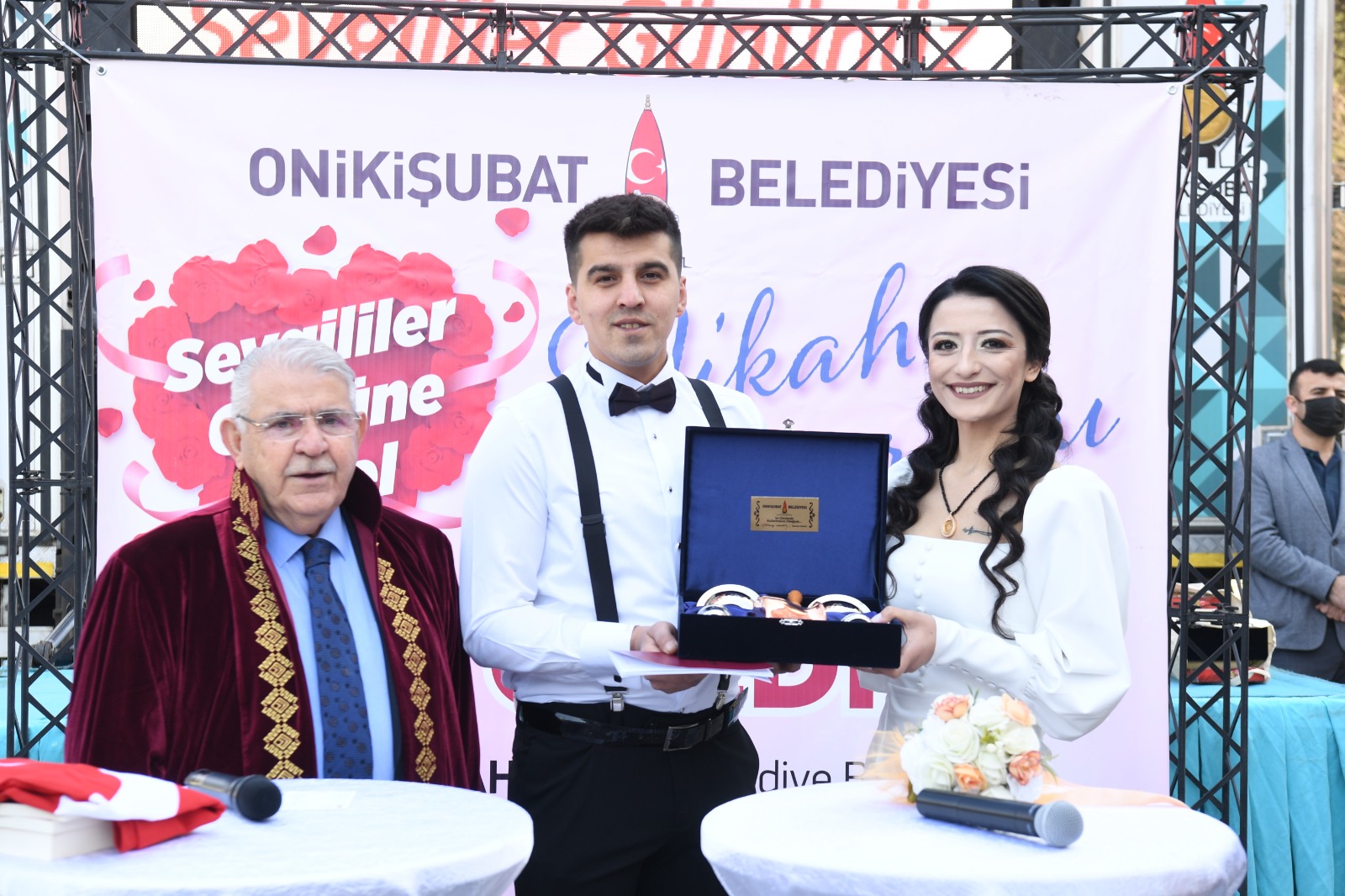 Onikişubat Belediyesi’nden Sevgililer Günü’ne özel muhteşem toplu nikah töreni