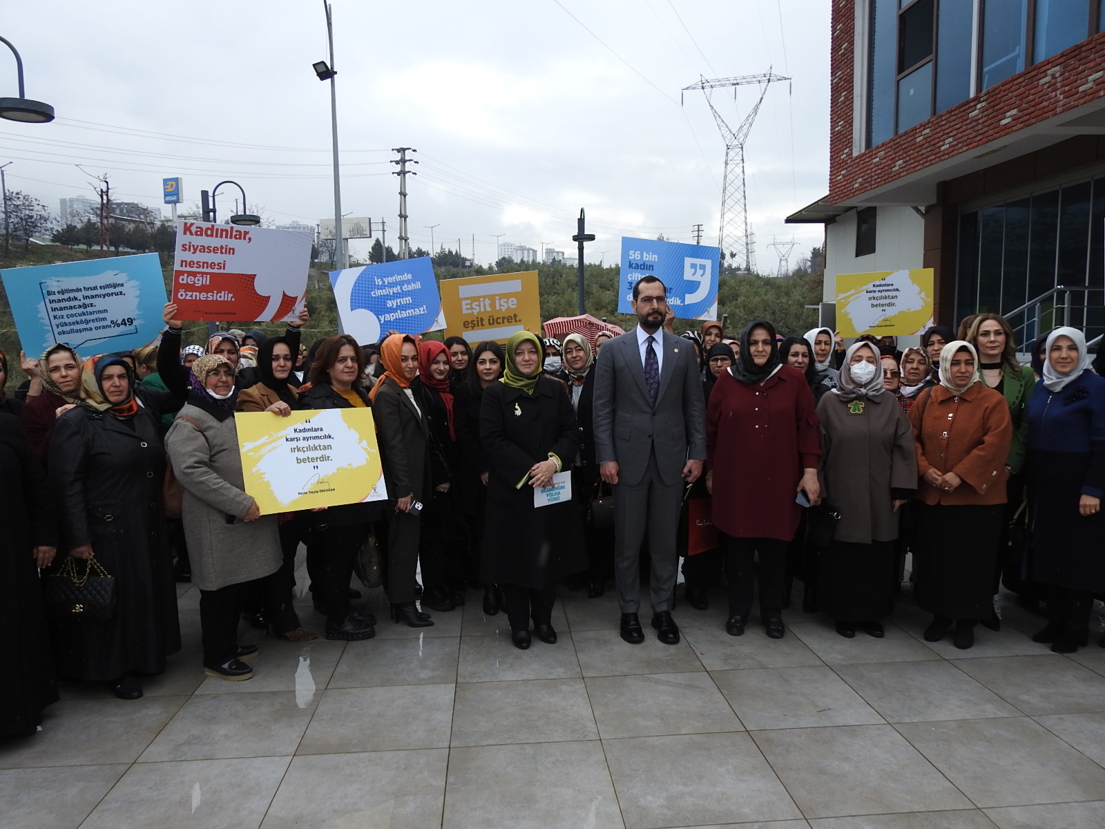 Büyük Türkiye Hedefimizi Kadın Erkek Omuz Omuza Gerçekleştireceğimizdir