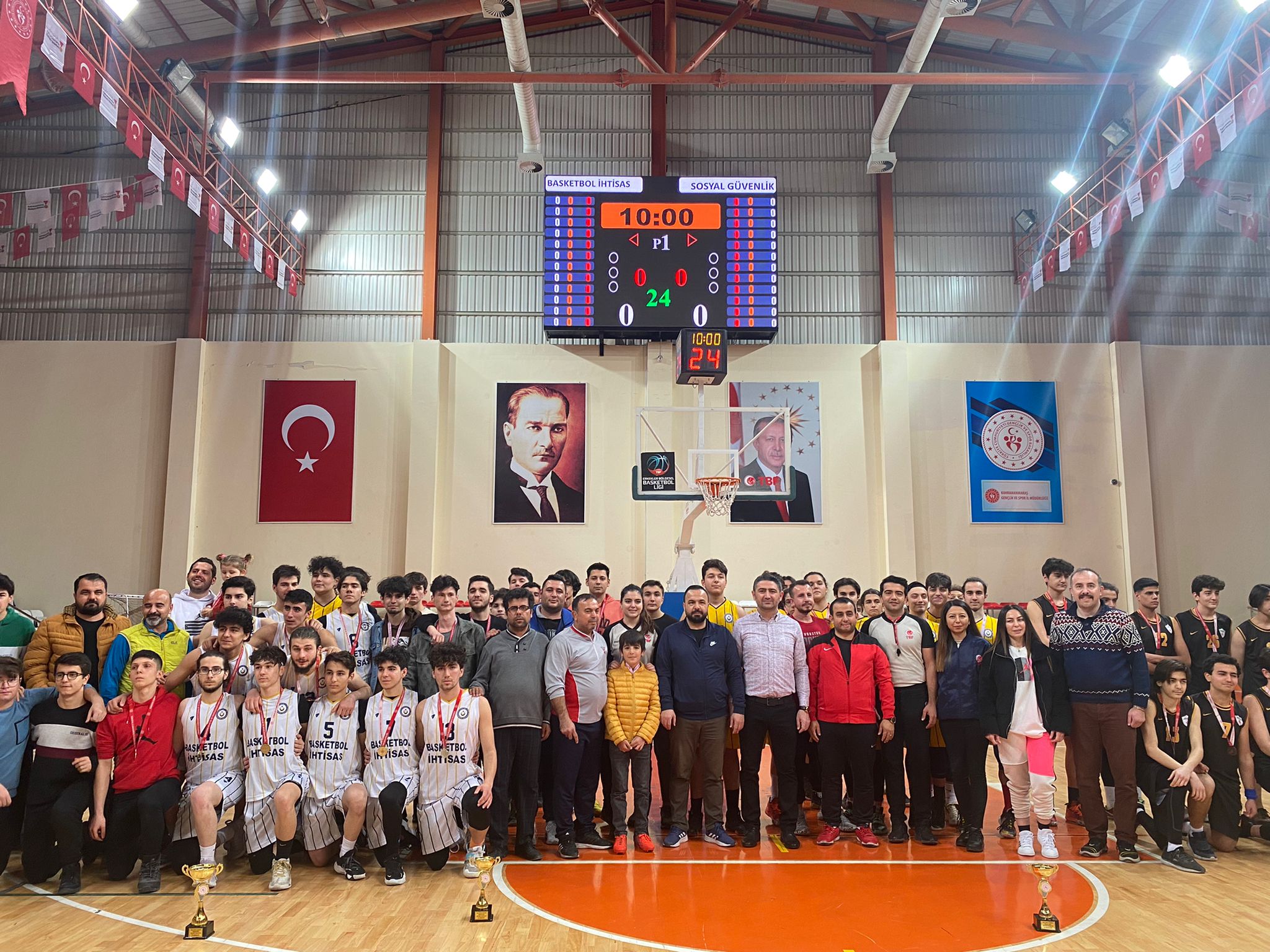 U18’DE ŞAMPİYON BASKETBOL İHTİSAS