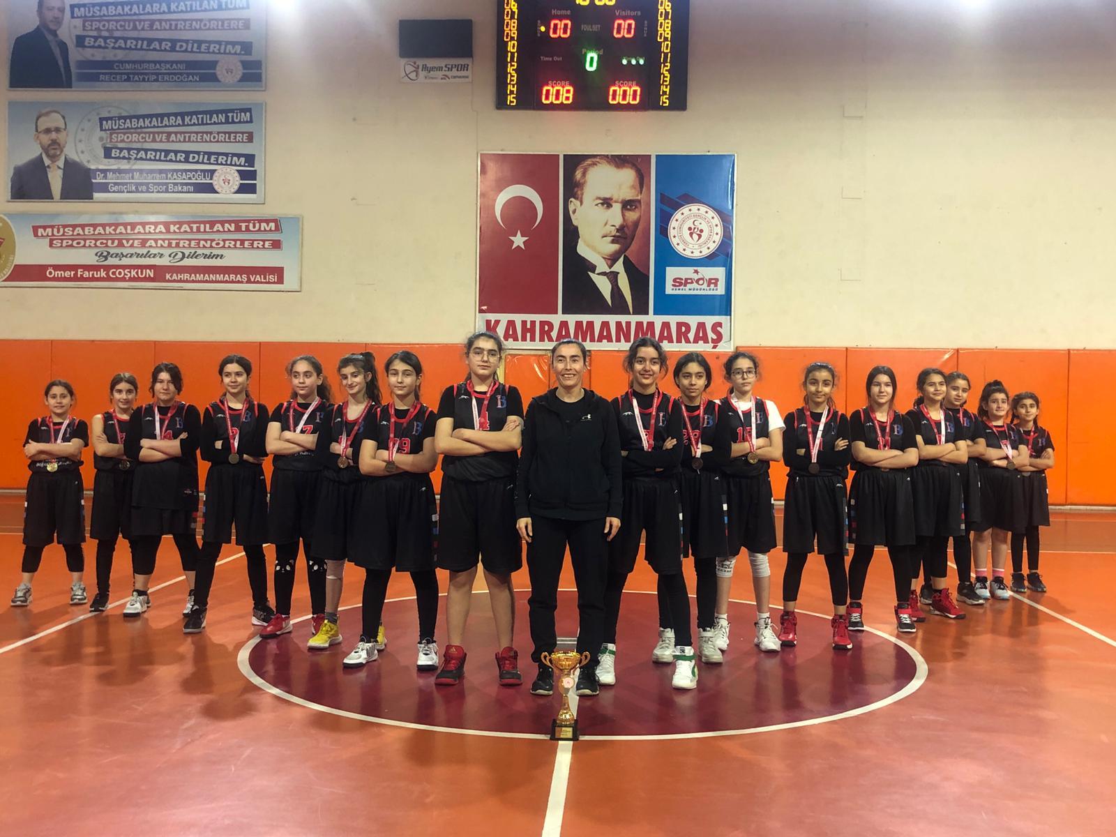 ÖZEL BEYZA BOĞAZİÇİ KOLEJİ’NDEN BASKETBOLDA ÇİFTE ŞAMPİYONLUK