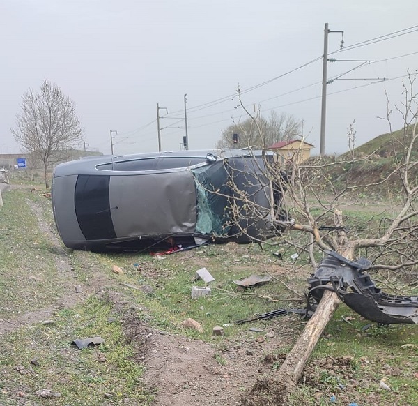 Türkoğlu’nda otomobil takla attı: 2 yaralı