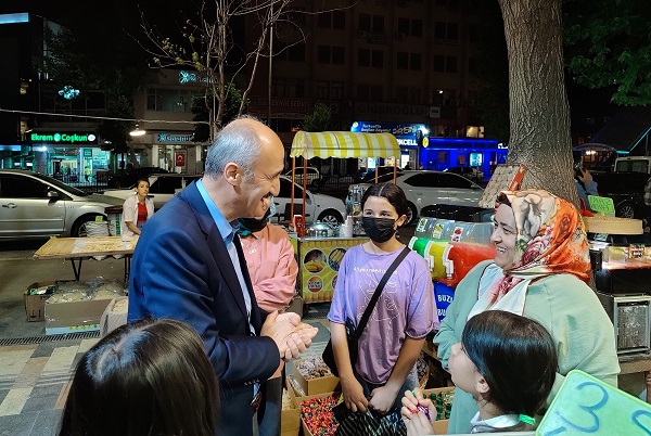 Başkan Okay Bayram Öncesi Trabzon Caddesi Esnafını ziyaret etti