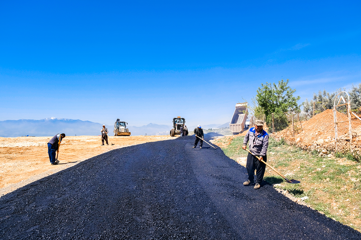 Dulkadiroğlu’ndan Ayaklıcaoluk Mahallesinde Asfalt Çalışması