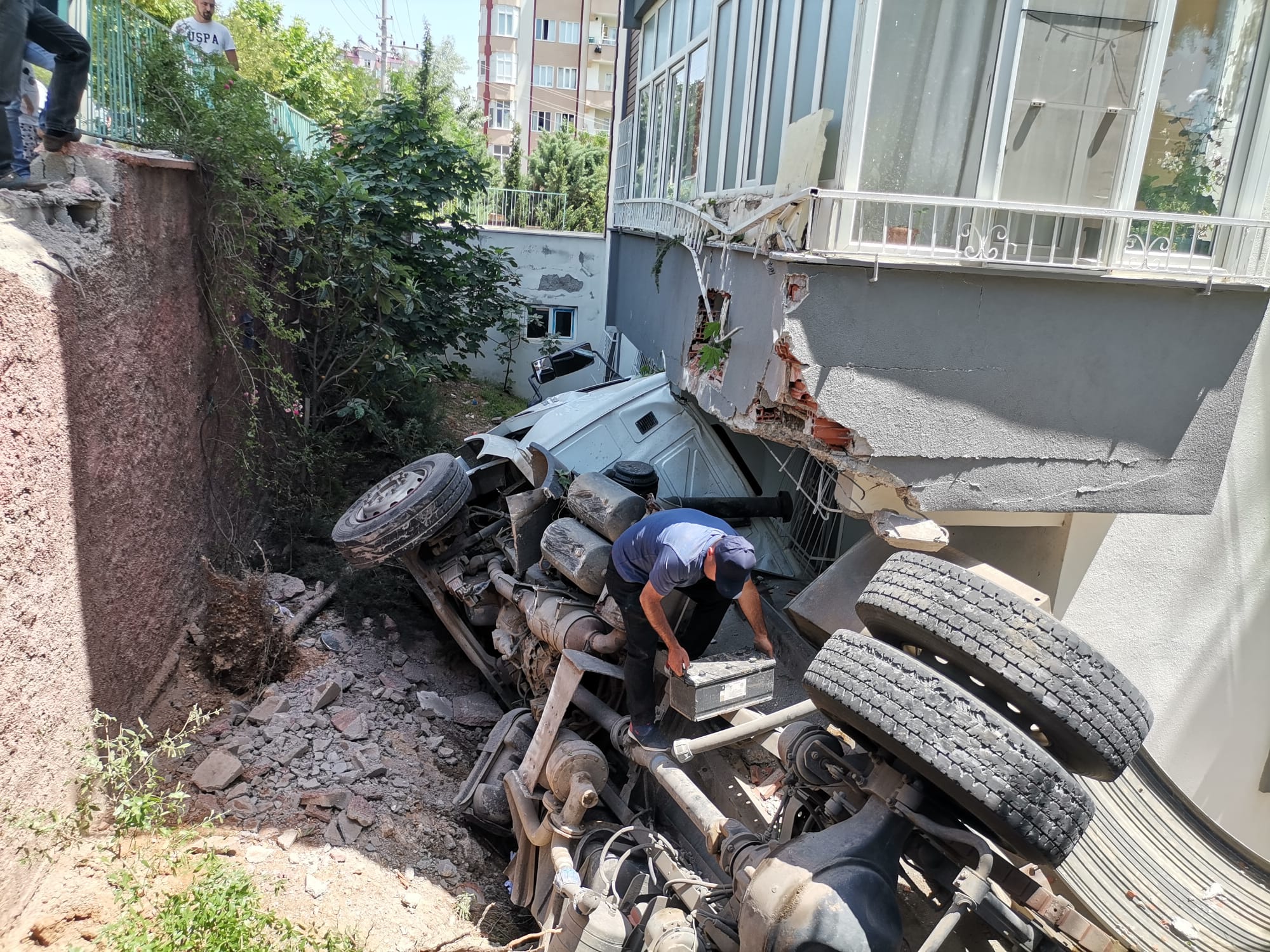 Freni patlayan su tankeri dehşet saçtı