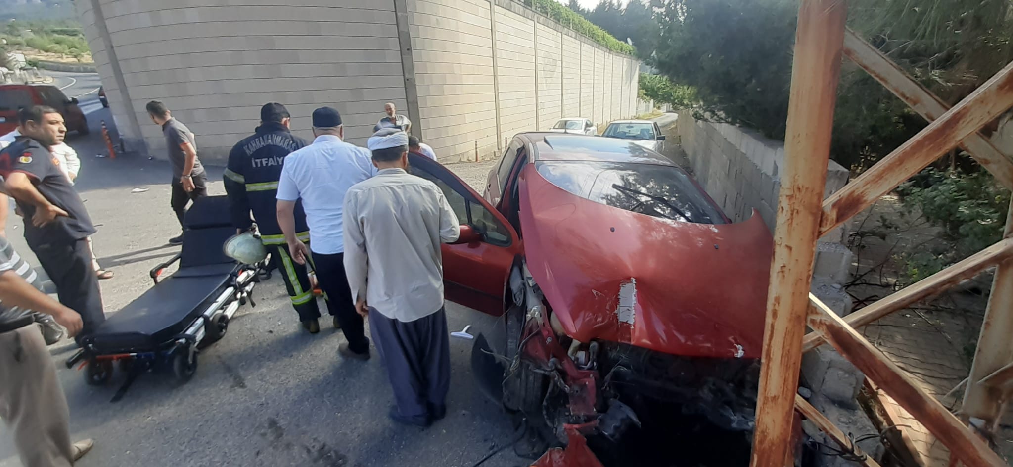 Kahramanmaraş’ta otomobil bahçe duvarına çarptı: 1 yaralı