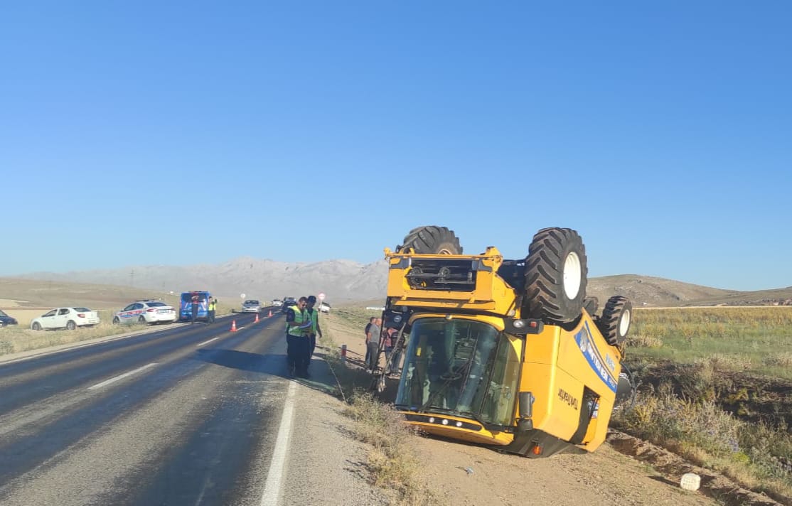 Kahramanmaraş’ta biçerdöver takla attı: 1 yaralı