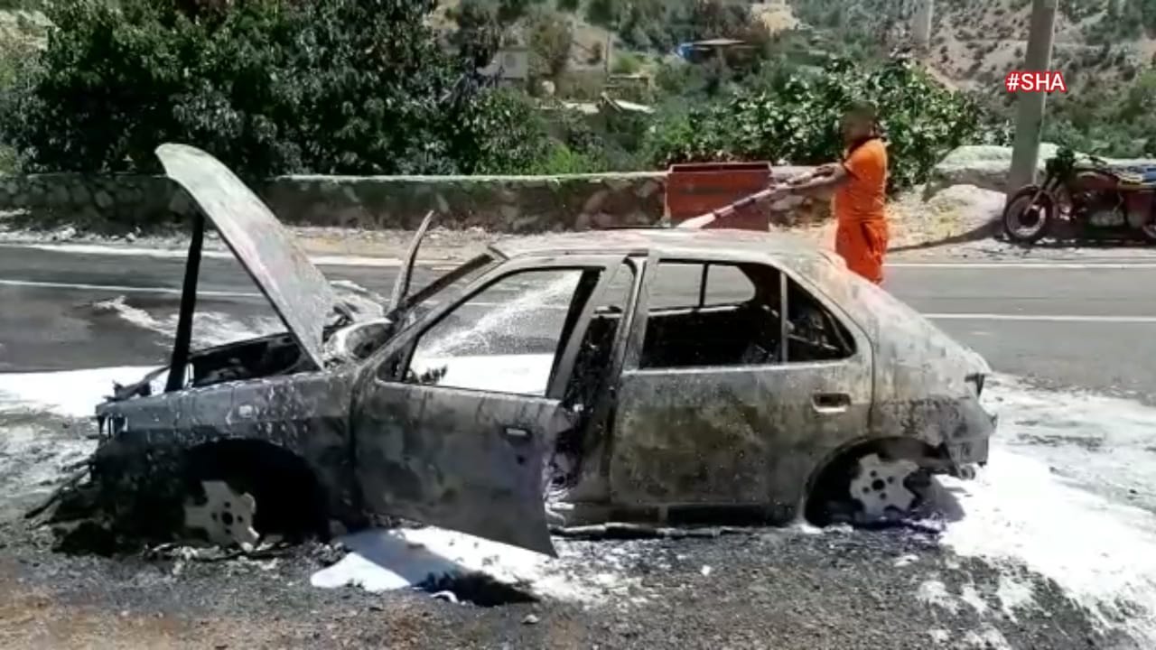 Kahramanmaraş’ta park halindeki otomobil alev topuna döndü