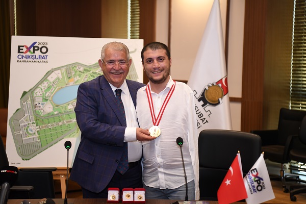 Başkan Mahçiçek, Dünya ve Avrupa Şampiyonu Beytullah Eroğlu ile bir araya geldi