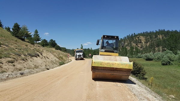 Büyükşehir Göksun’da Yol Yenileme Çalışmalarını Sürdürüyor