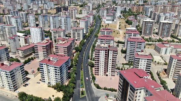 Büyükşehir, Onikişubat’ta Bir arteri daha yeniledi