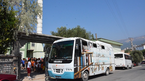 Gezici Kütüphane Öğrencilerle buluşmaya devam ediyor