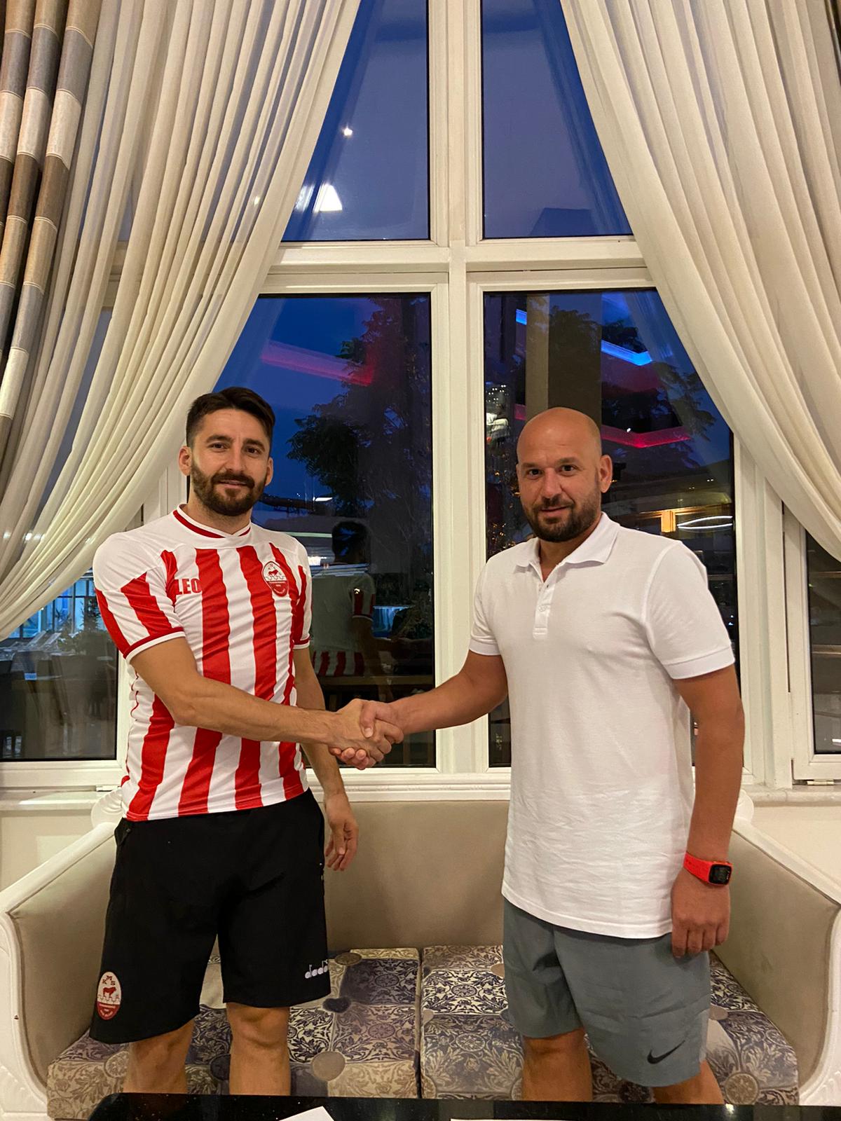 Caner Yılmaz da imzayı attı