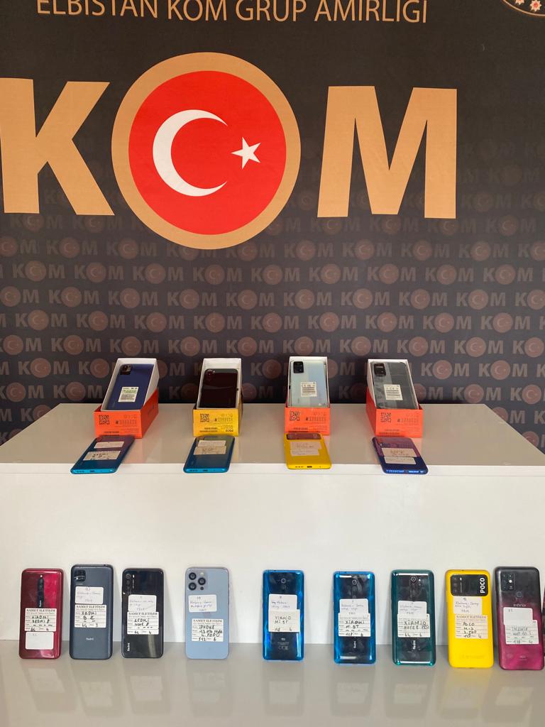 Elbistan’da kaçak telefon operasyonu