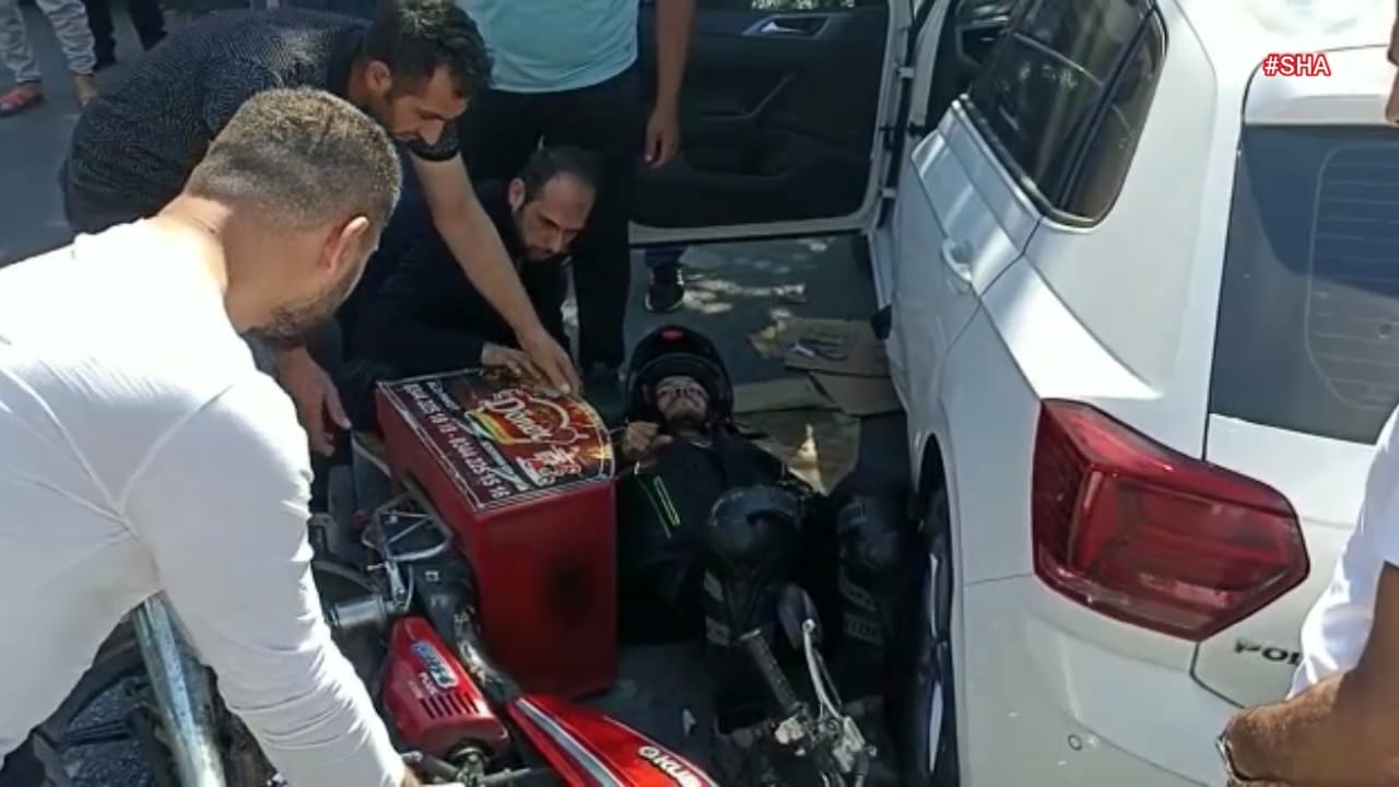 Motosiklet ile otomobil çarpıştı: 1 yaralı